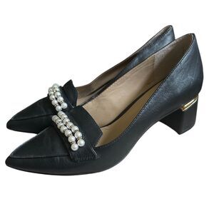 Enzo Angiolini Womens Navy Leather Dustina Heels Size 6.5 Faux Pearl Accent